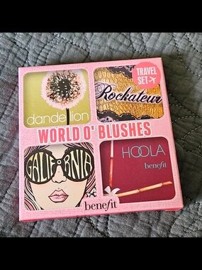 Benefit World O' Blushes Travel Set — Pink, Gold, Green, Brown